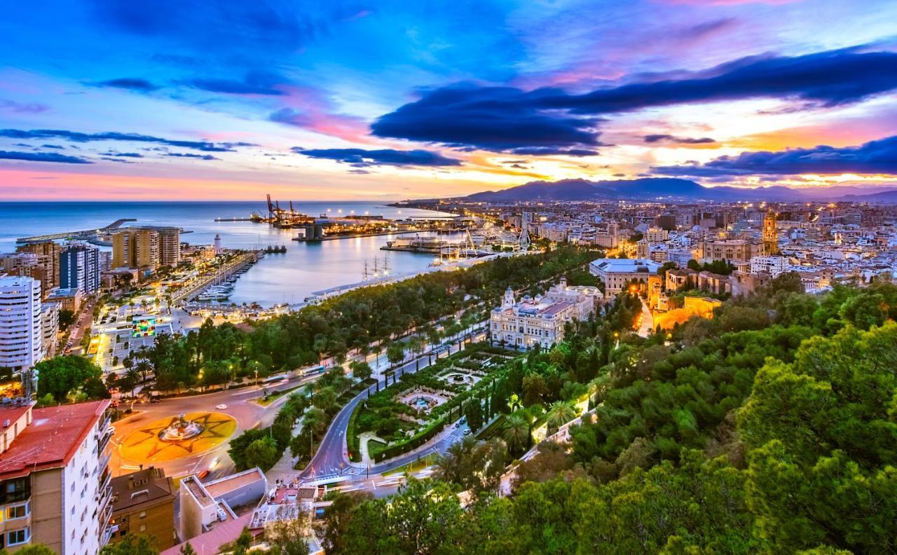 Malaga Centre Apartment With Parking Luaran gambar