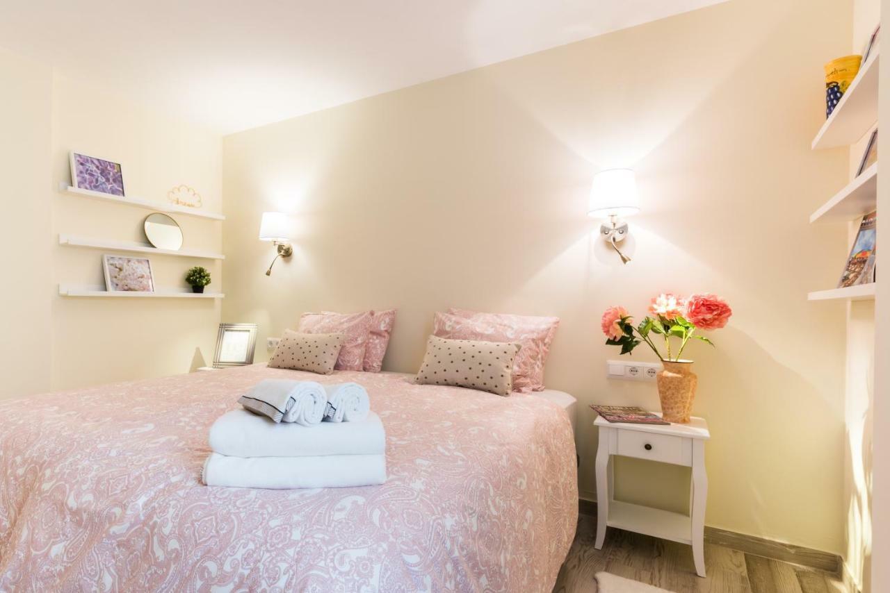 Malaga Centre Apartment With Parking Luaran gambar