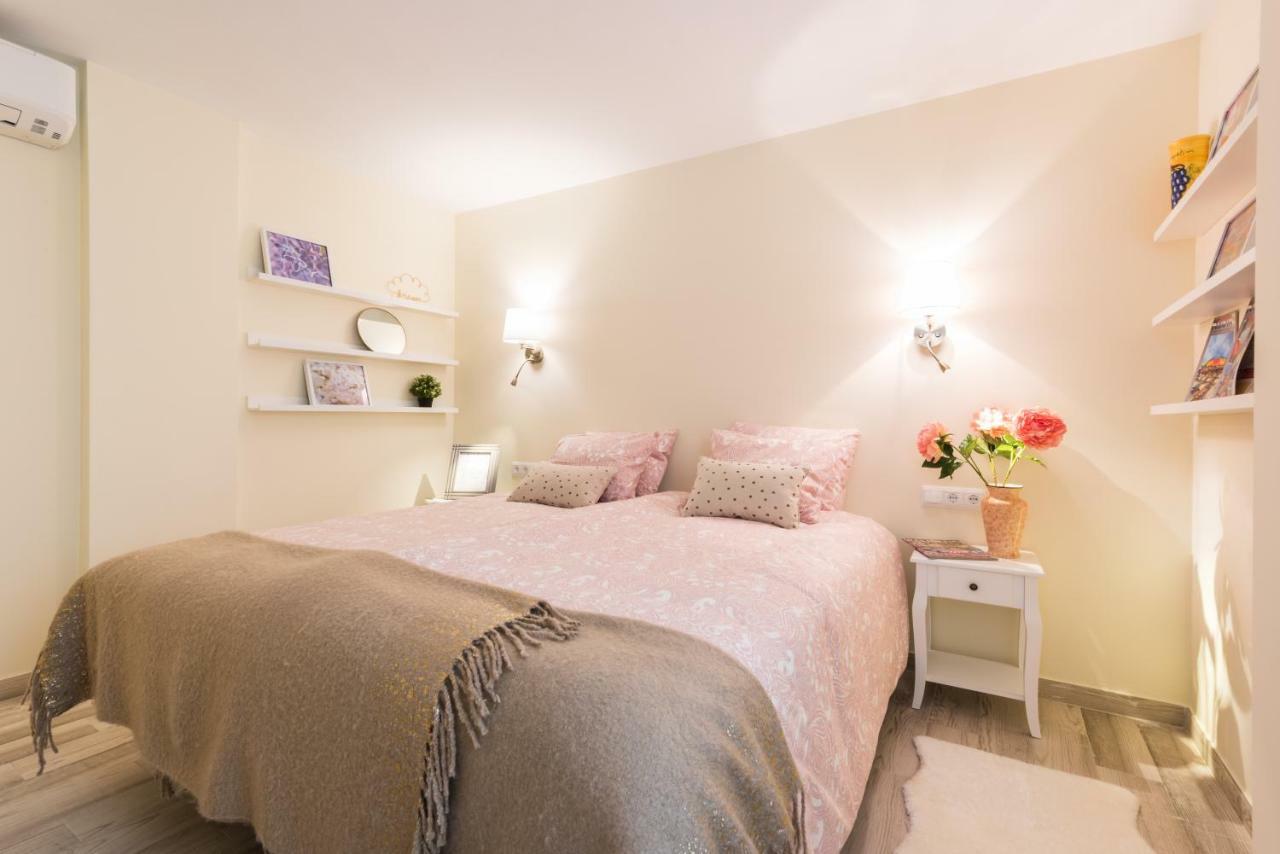 Malaga Centre Apartment With Parking Luaran gambar
