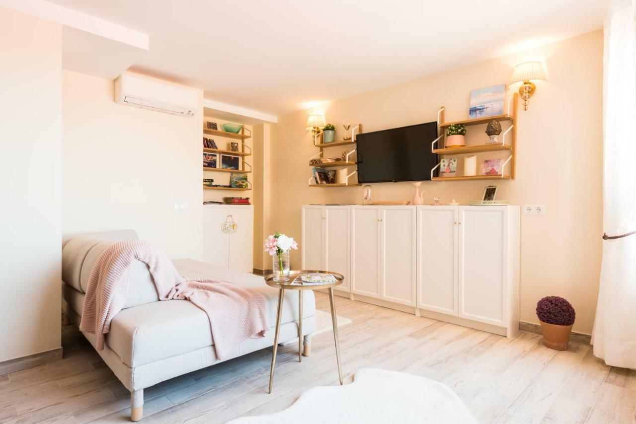 Malaga Centre Apartment With Parking Luaran gambar