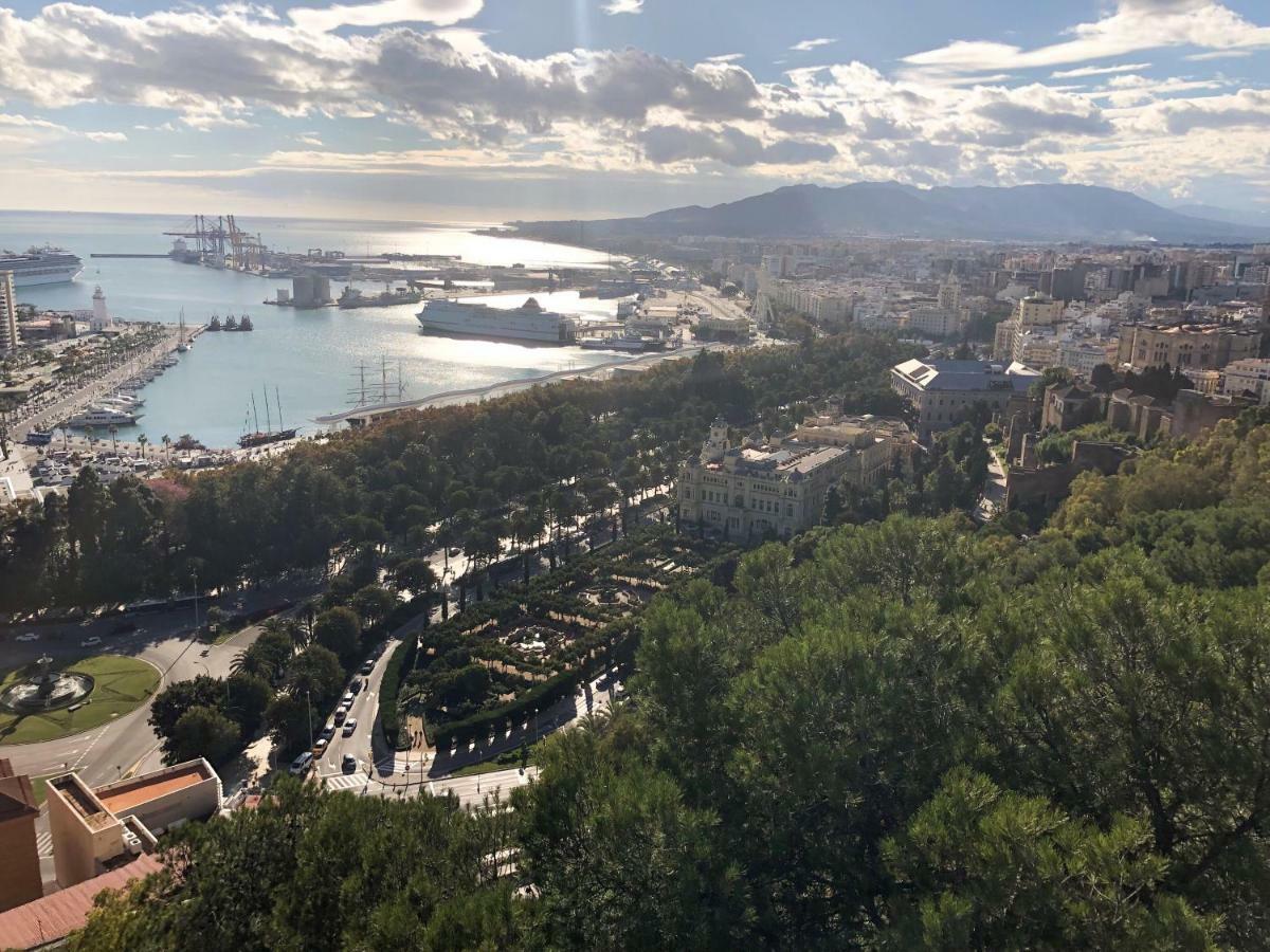 Malaga Centre Apartment With Parking Luaran gambar